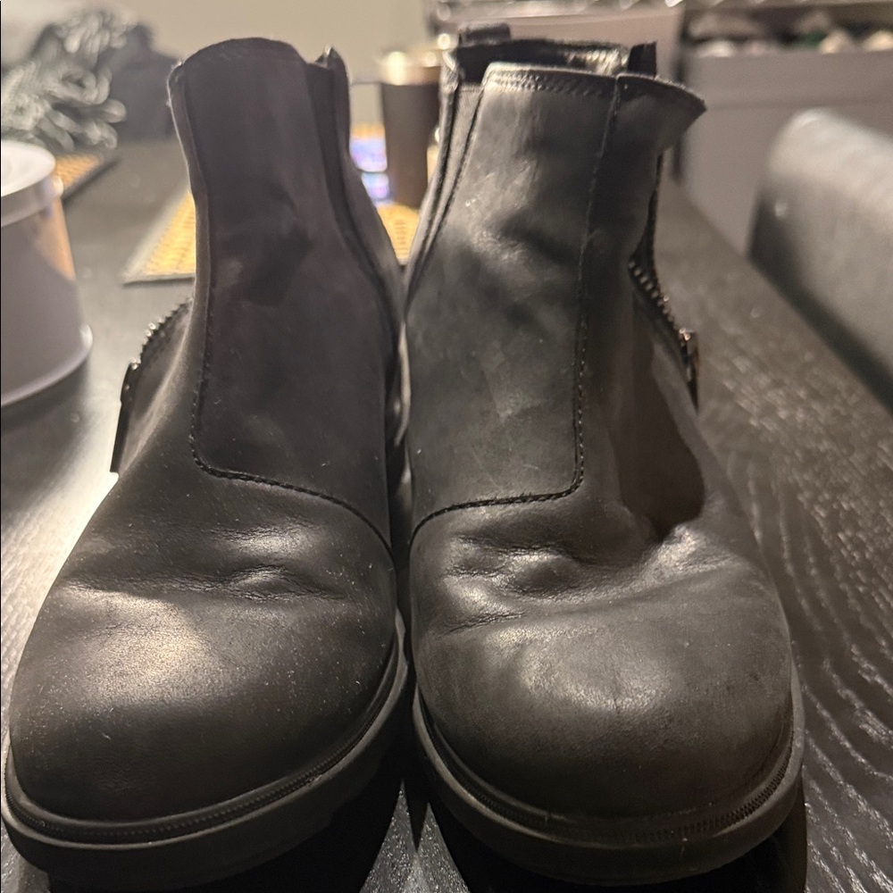 Sorel Black Ankle Boots size 9, no insert